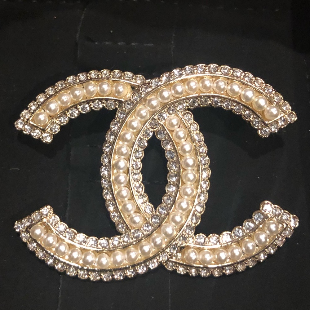 Chanel crystal pearl CC large brooch